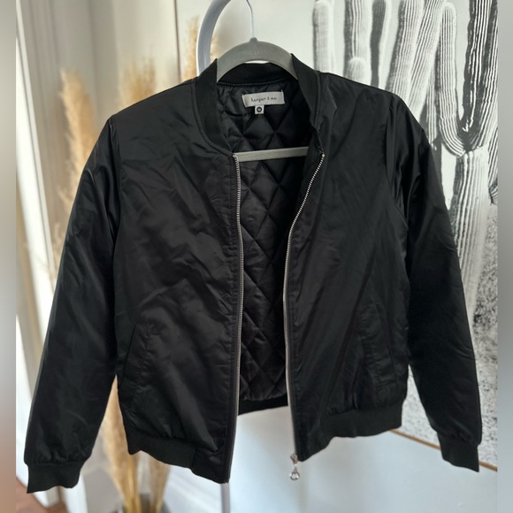 Harper & Me bomber jacket, size XS. Shorter length, zipper front, quilted inside - Picture 3 of 7